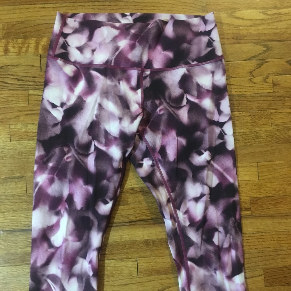 Lululemon Crops MINT condition size 10